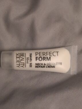 Perfect Form Neck & Décolleté Repair Creme BEAUTY SOCIETY NWT